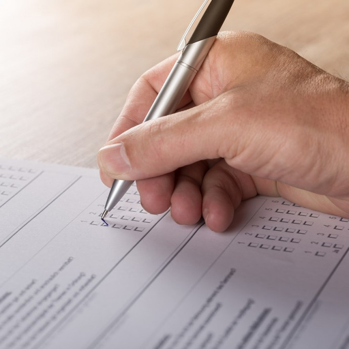 A dolgozó nem szereti, a főnök már nem hisz benne, mégis vannak még vállalati kérdőívek