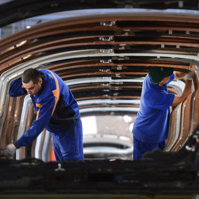 Átveszik az emberi munkát a robotok a magyar és román autóiparban, még sincs elbocsátás