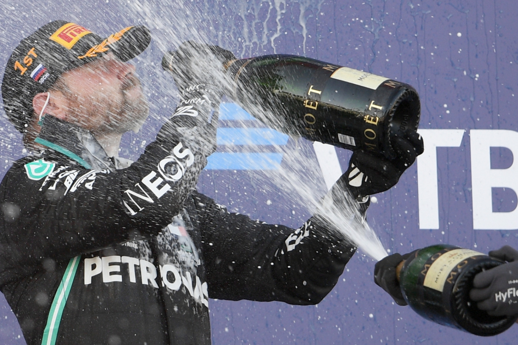 Orosz GP: Bottas nyert, Hamilton büntetéssel maradt le Schumacher rekordjáról
