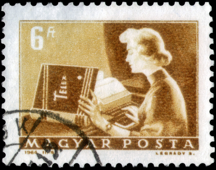 Telex operátor egy Magyar Posta által nyomtatott bélyegen 1964 tájáról.Fotó: Shutterstock