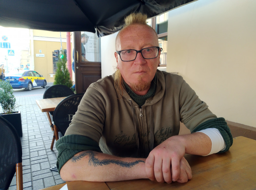 Nyikolaj Szurkov, a színházi fővilágosító, aki vörös-fehér fénybe borította a nemzeti színházat.Fotó: Nyilas Gergely / Telex