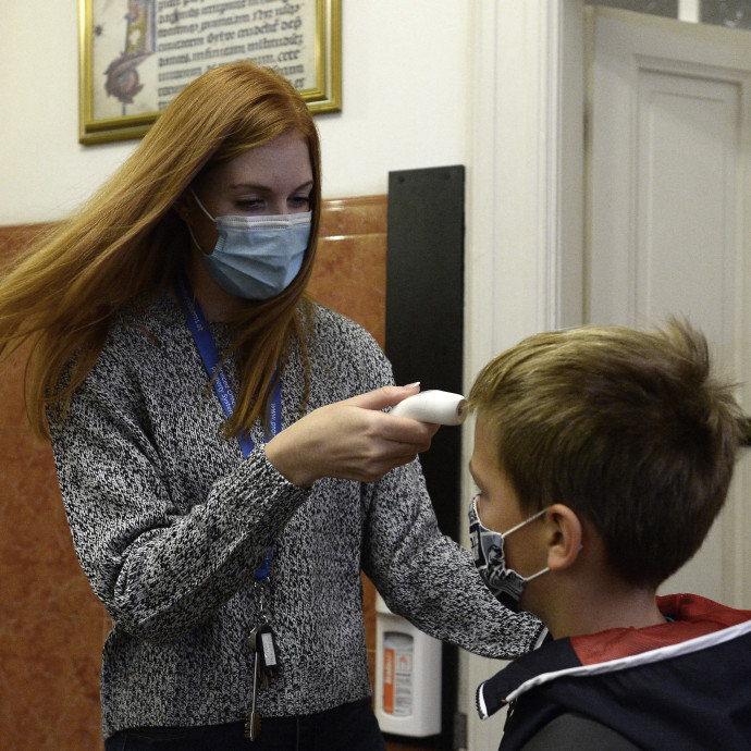Negatív spirál felé sodródnak az iskolák a járványban
