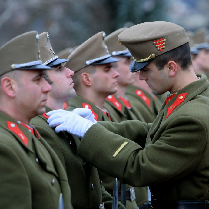 A kötelező katonai szolgálatot a munkaadók úgy beárazták, mint a nőknél a szülést