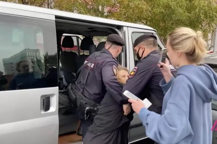 Letartóztatták a Pussy Riot két tagját