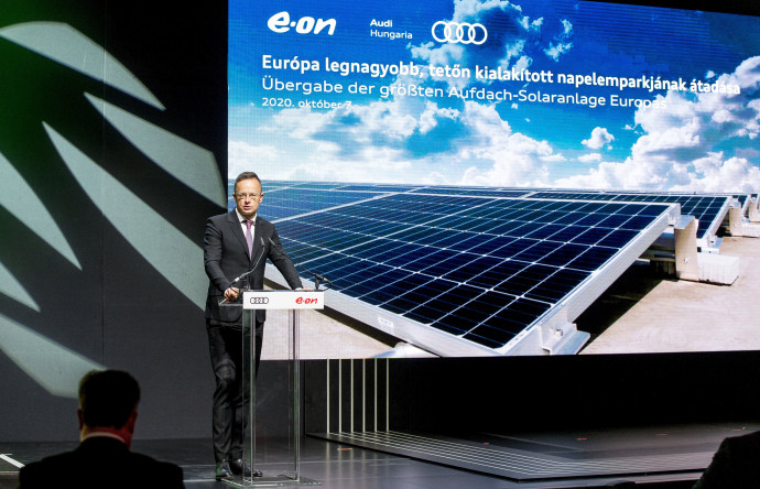 Szijjártó Péter beszéde az Audi logisztikai központjában. Fotó: Krizsán Csaba/MTI