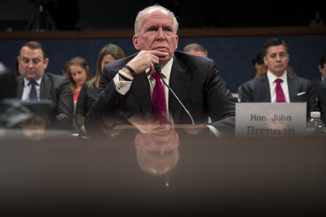 Az Egyesült Államok Központi Hírszerző Ügynökségének (CIA) volt igazgatója, John Brennan vallomást tesz 2017. május 23-án, a Donald Trump elnök kampányához fűződő lehetséges orosz beavatkozásróla 2016-os amerikai elnökválasztáson.Fotó: Drew Angerer / Getty Images / AFP