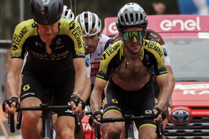 Simon Yates (j) a Giro d'Italia 3. szakaszán 2020. október 5-én, OlaszországbanFotó: Luca Bettini / AFP