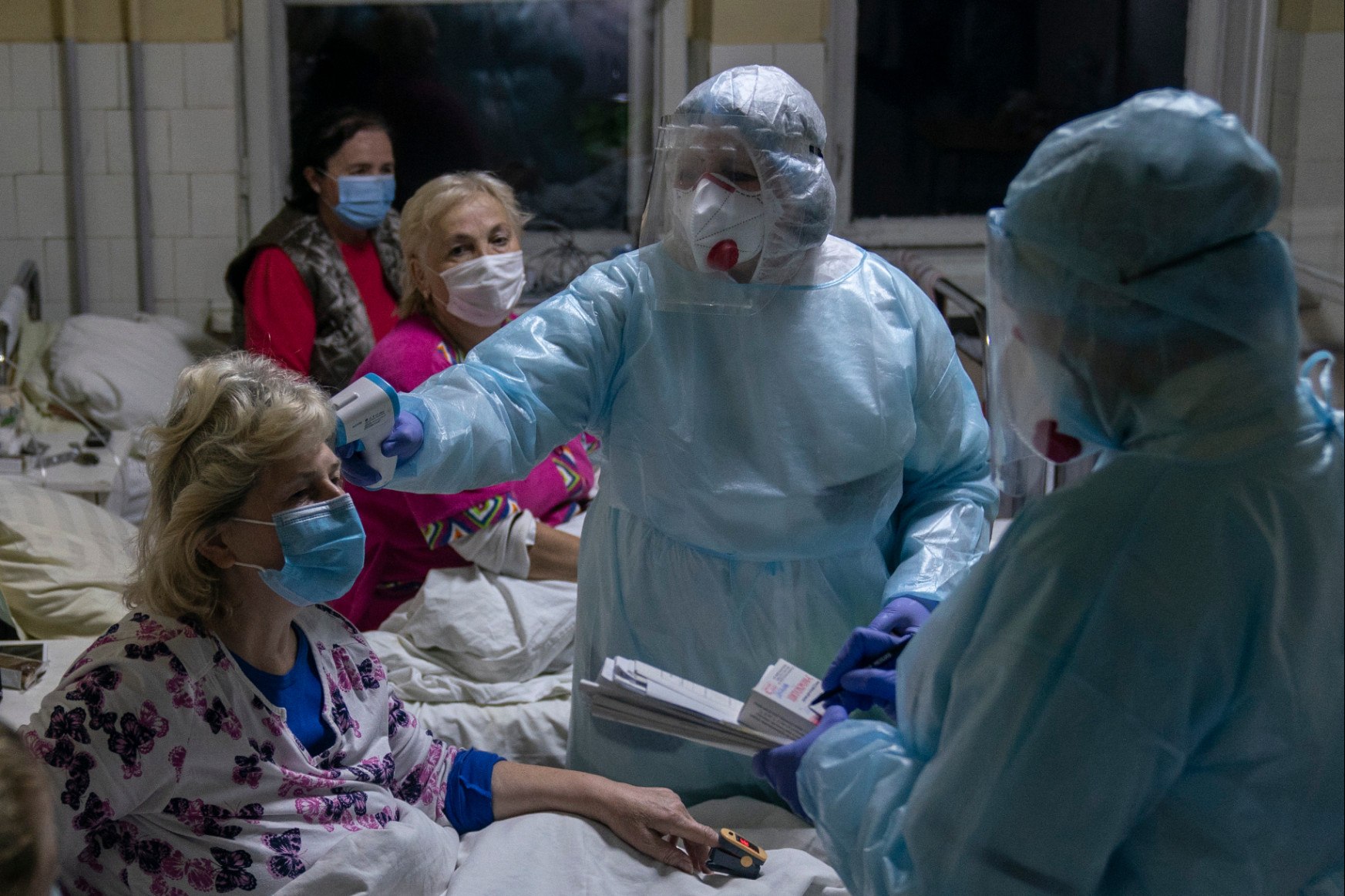 Tele vannak Róma kórházai, szállodákba szállítják a betegeket