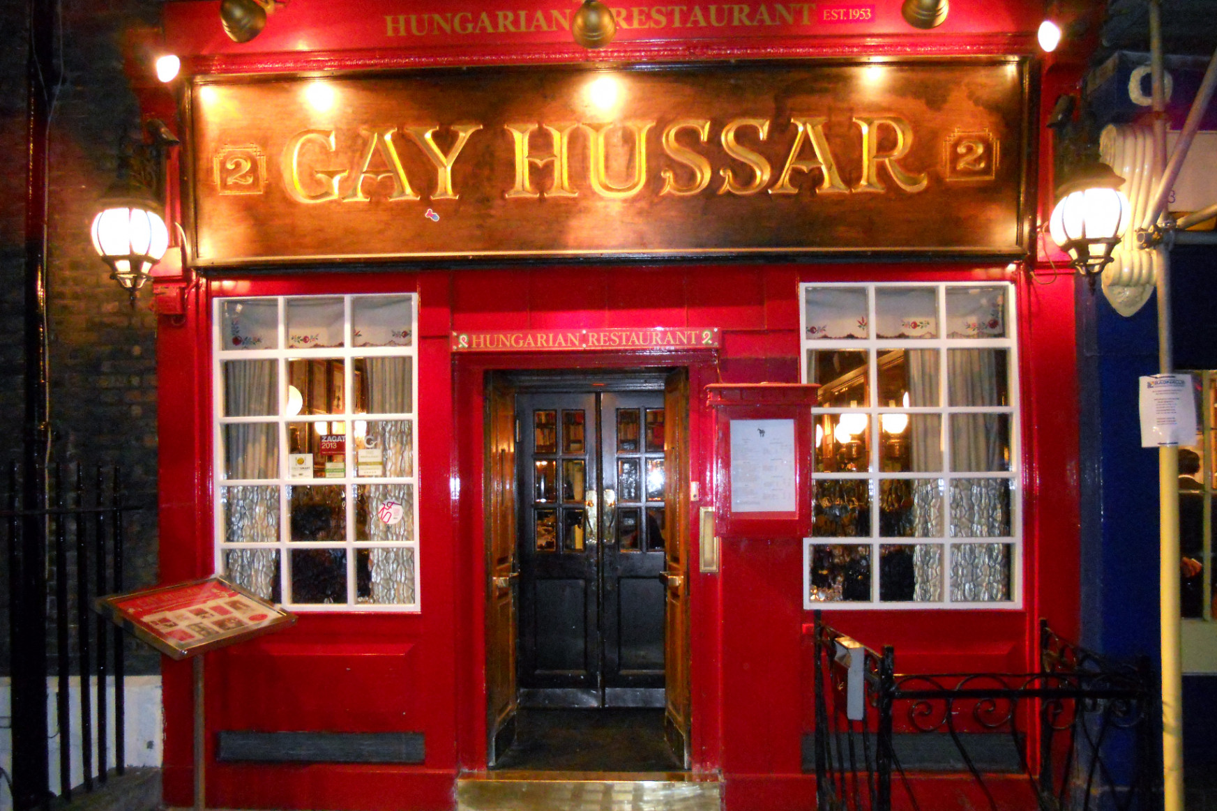 Új néven nyitották újra a londoni magyar éttermet, de a gulyás azért maradt menün