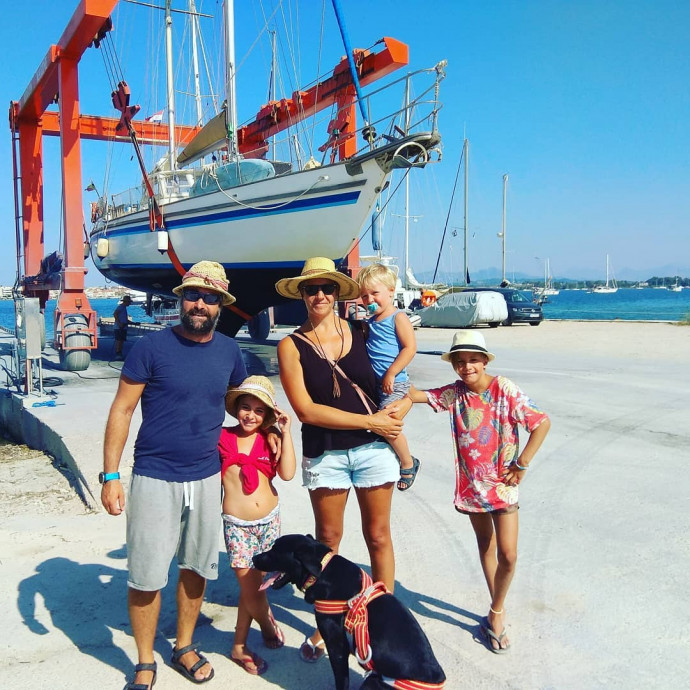 A család világ körüli útjára való felkészülésének része volt egy kéthónapos görögországi tréning 2019-ben. Utána adták el milánói otthonukat, és vágtak neki a 10 hónapig tartó előkészületeknekFotó: Sailing Shibumi