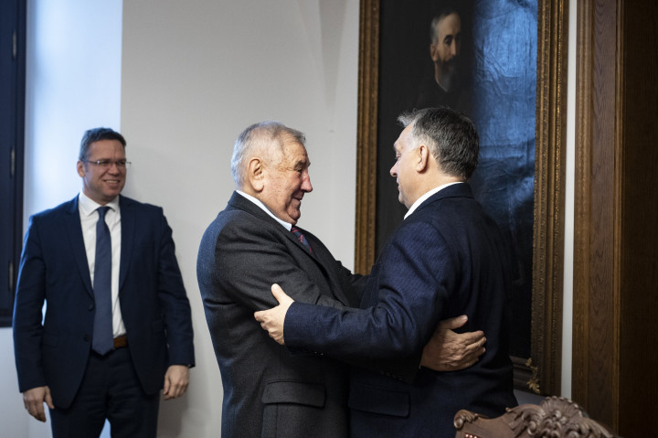Orbán Viktor miniszterelnök (j) Cornel Marculescuval, a FINA ügyvezető igazgatójával 2019. február 8-án délelőtt Budapesten, a Karmelita kolostorban.Fotó: Szecsődi Balázs / Miniszterelnöki Sajtóiroda / MTI