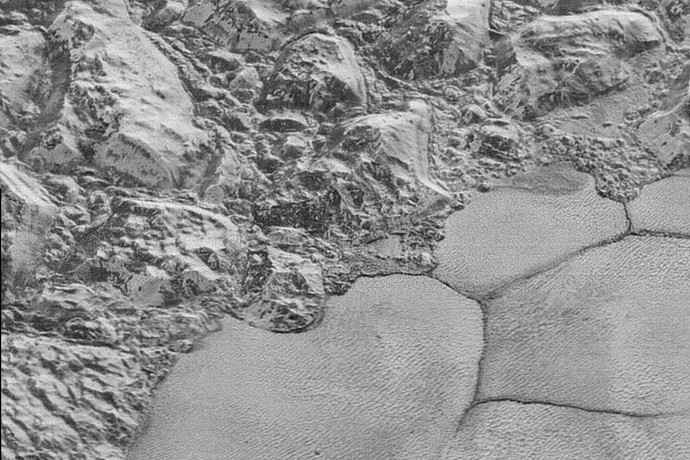 Mégsem hó, szénné fagyott metán didereg a Plútón