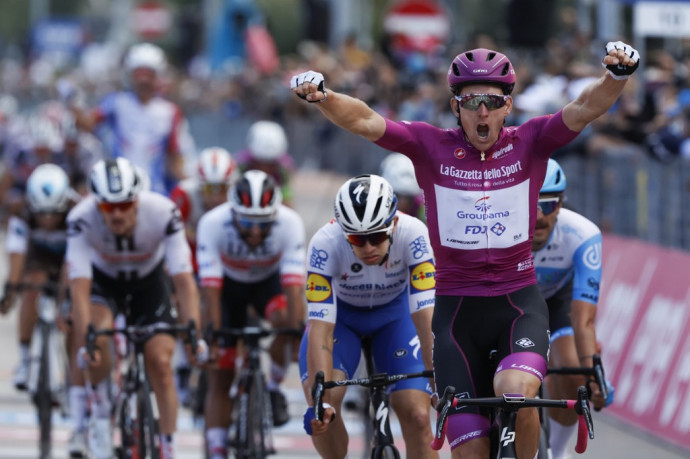 Arnaud Démare (Groupama-FDJ) nyer a Giro d'Italia 11. szakaszán 2020. október 14-én, RiminibenFotó: Luca Bettini / AFP