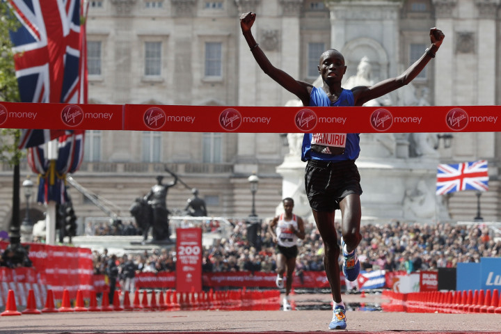 Daniel Wanjiru a 2017-es London Maraton céljábanFotó: Adrian Dennis/AFP