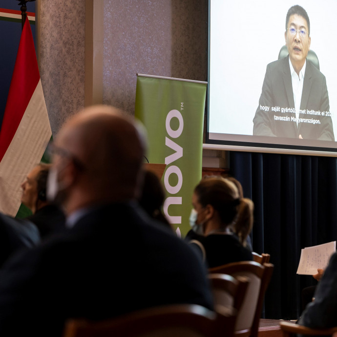 Milliárdokat fizet a kormány, hogy az egyik magyar gyárból egy másikba vigyék a termelést