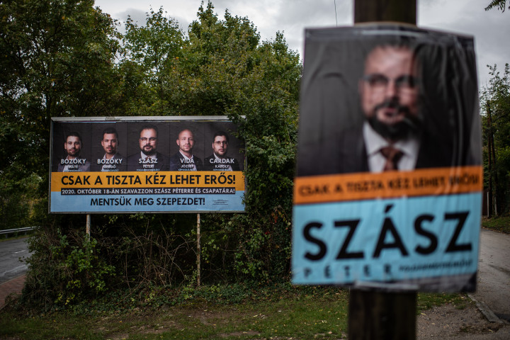 Szász Péter plakátjai BalatonszepezdenFotó: Bődey János / Telex