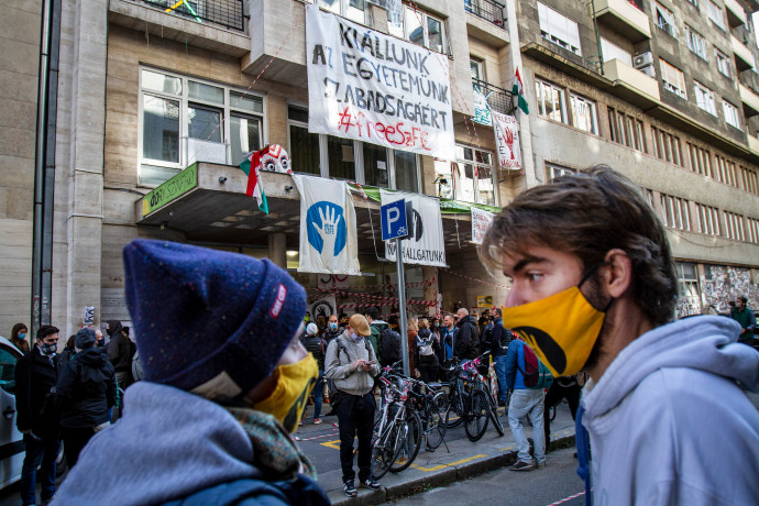 Internet cut off at Budapest arts university buildings as student protests continue
