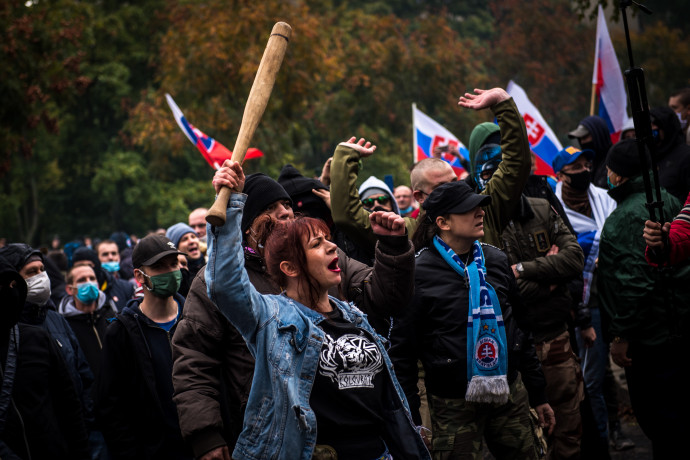 Tüntetés Pozsonyban 2020. október 17-én.Fotó: Vladimir Simicek / AFP
