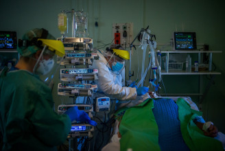 Megugróban a kórházban és lélegeztetőgépen lévők száma, a háttérben már készítik a tartalékokat