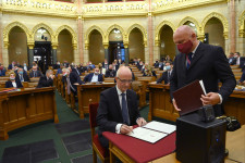 A parlament megszavazta Varga Zs. Andrást a Kúria elnökének