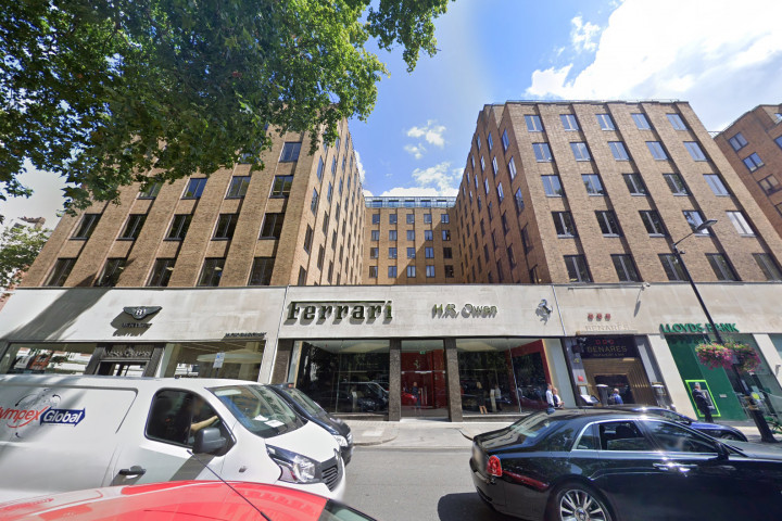 Az egyik ingatlan, a Berkeley Square House LondonbanForrás: Google Street View