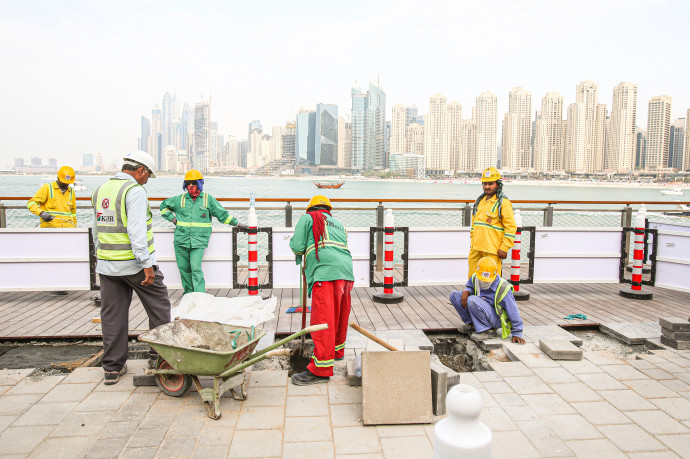 Vendégmunkások dolgoznak egy építkezésen Dubajban 2019 februárjábanFotó: Emmanuel Catteau / Reuters