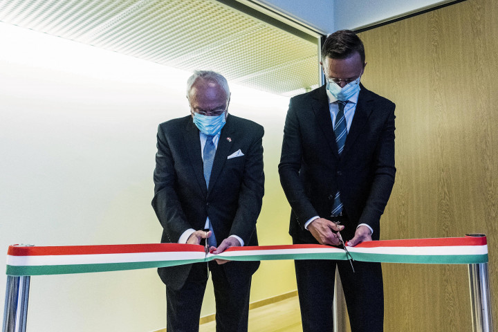 Szijjártó Péter és Nagy István nagykövet megnyitja Magyarország genfi konzulátusát 2020. október 13-án.fotó: Király Márton / KKM / MTI