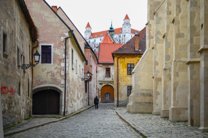 Egy hónapra bezárnak az iskolák Szlovákiában