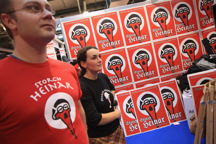 A Storch Heinar standja a német szociáldemokraták (SPD) szövetségi pártkongresszusának kiállítótermében 2011. december 4-én, BerlinbenFotó: Sean Gallup / Getty Images
