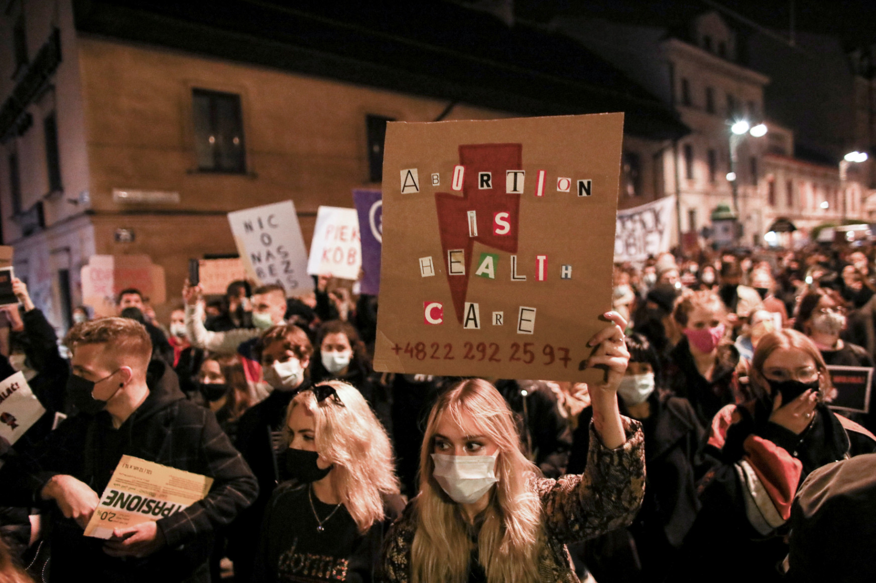 Folytatódtak a tüntetések Lengyelországban a szigorodó abortuszszabályok ellen