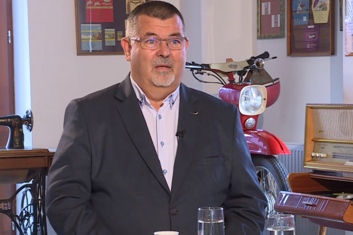 Szerencs független polgármestere nyíltan beszél arról, hogy Kádár-kori urambátyám-rendszer van, és jóban kell lenni az állami elvtársakkal, különben nincs pénz
