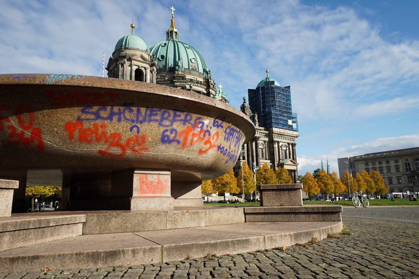 Megrongáltak egy gigantikus muzeális kőtálat Berlinben