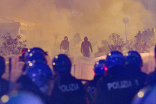 A kijárási korlátozások bevezetése után tüntetők csaptak össze rendőrökkel Olaszországban