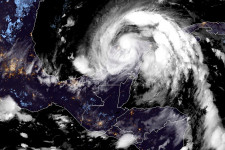Riadót hirdettek az Egyesült Államokban a 110-120 km/h-s széllökésekkel tomboló hurrikán miatt