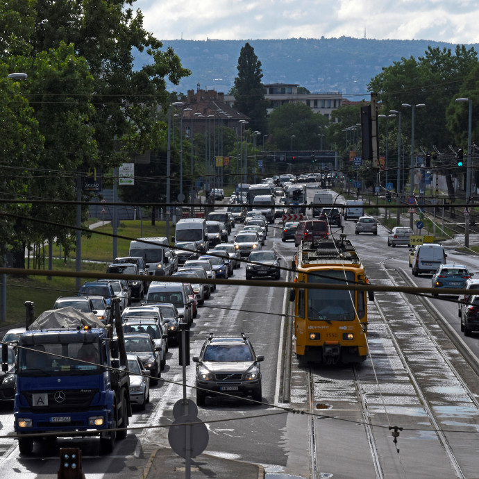 Az autózás lett a koronavírus nyertese Magyarországon