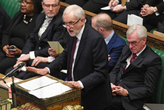 A Munkáspárt felfüggesztette a pártot korábban vezető Jeremy Corbyn tagságát