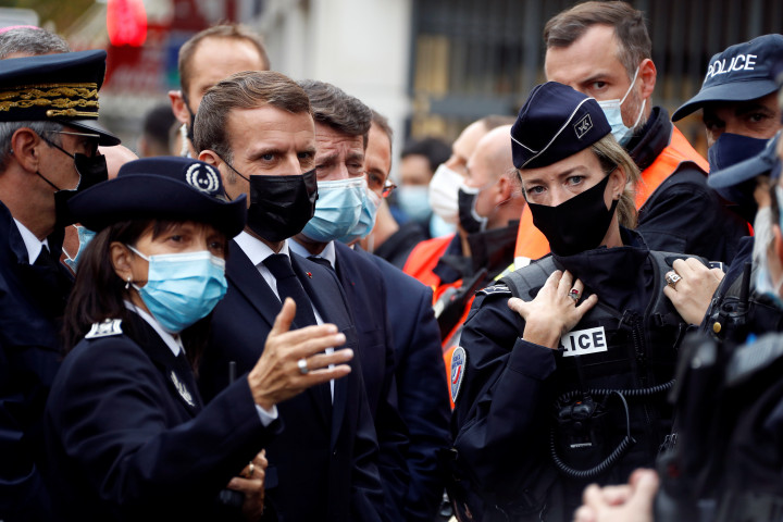 Emmanuel Macron francia elnök és Christian Estrosi nizzai polgármester a támadás helyszínén – Fotó: Eric Gaillard / Pool / Reuters