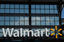 Lekerülnek a Walmart polcairól a lőfegyverek a philadelphiai zavargások miatt