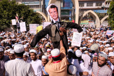 Franciaellenes tüntetések zajlanak több iszlám országban