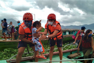 A világ legerősebb tájfunja közeleg a Fülöp-szigetek felé, több ezer embert evakuálnak