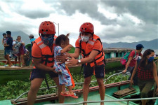 A világ legerősebb tájfunja közeleg a Fülöp-szigetek felé, több ezer embert evakuálnak