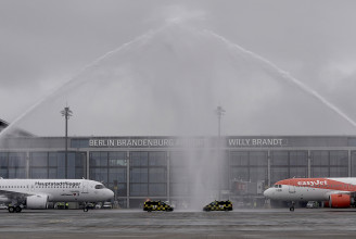 Kilencéves késéssel átadták Berlin elátkozott repülőterét
