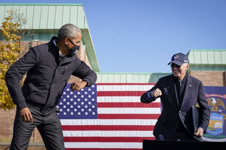 Barack Obama és Joe Biden a michigani Flint városában tartott kampányrendezvényükön október 31-énFotó: Drew Angerer / Getty Images via AFP