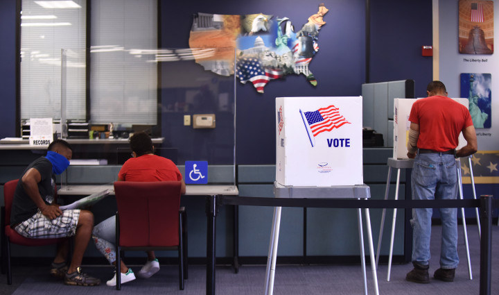 Levélszavazatokat adnak le Florida államban – Fotó: Paul Hennessy / NurPhoto / AFP