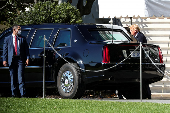 Donald Trump amerikai elnök, ahogy elhagyja a Fehér Házat a választás napjánFotó: Tom Brenner / Reuters
