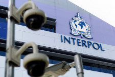 Majdnem 400 gyermekkereskedőt kapcsoltak le az Interpol akciójában
