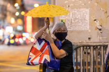 Néhány óra alatt több mint ezer besúgó jelentkezett a hongkongi rendőrség forródrótján