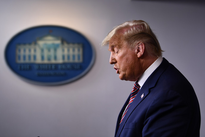 Itt van Trump hajnali, csúsztatásoktól hemzsegő beszéde magyar felirattal