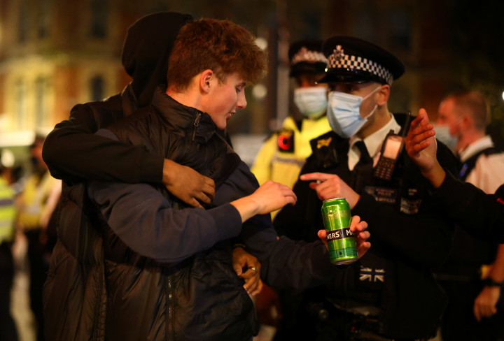 Egy korábbi, november 4-i ellenőrzés Londonban – Fotó: Henry Nicholls / Reuters