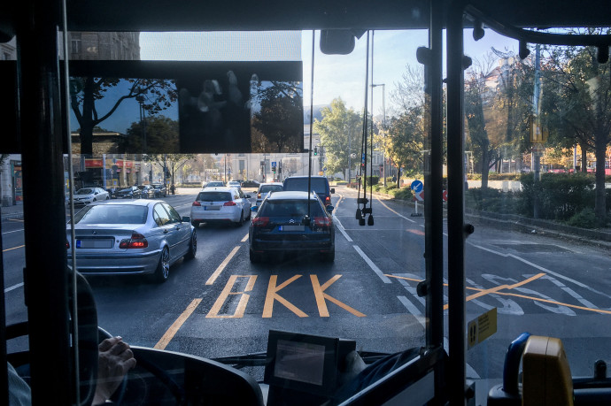 Kis forgalom mellett jól pörgött a belvárosi metrópótlás, de látszik, hol lesznek problémák